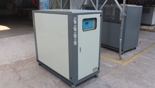 Latest company case about Why water-cooled chillers are effective in reducing indoor humidity?